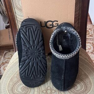 UGG Black Suede Men's Slippers